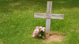 Thoughtful First Anniversary of Death Gift Ideas for Remembrance